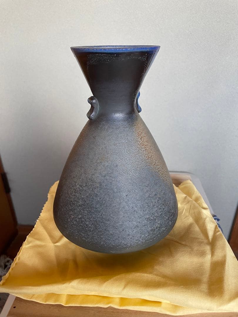 備前焼　藍彩の花入(松井興之作)