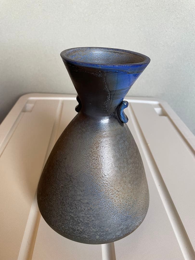 備前焼　藍彩の花入(松井興之作)