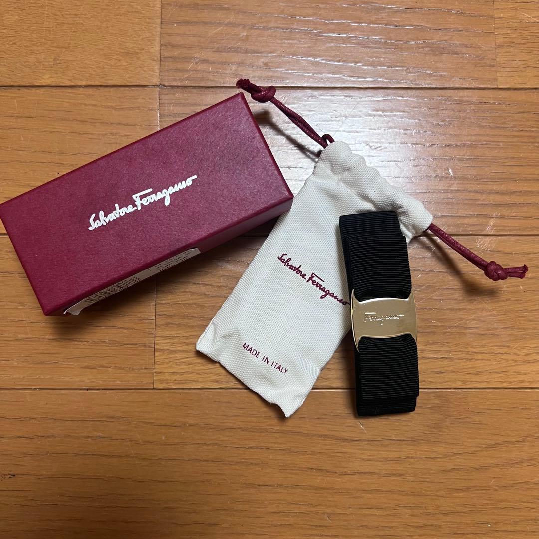 【Ferragamo】黒リボンバレッタ