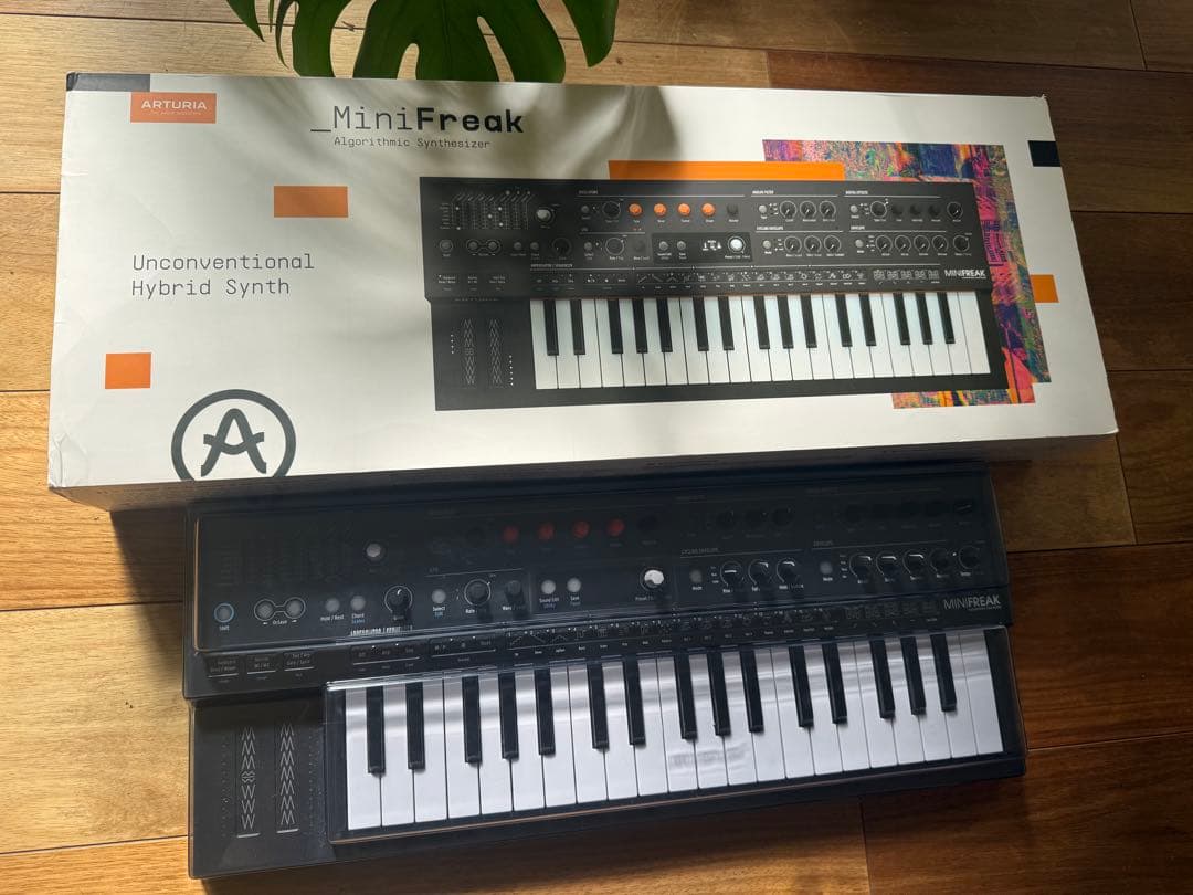 新品同様！Arturia MiniFreak ハイブリッドシンセサイザー