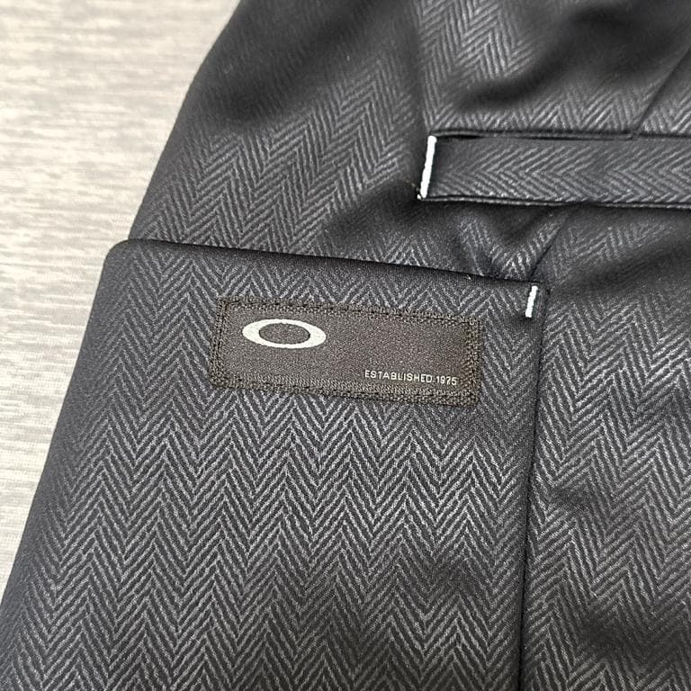 ◆オークリー ゴルフ　メンズ　冬用パンツ　大スカルロゴ刺繍　36サイズ　ブラック