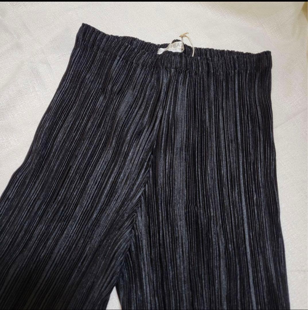 PLEATS PLEASE ISSEY MIYAKE ブラックプリーツパンツ