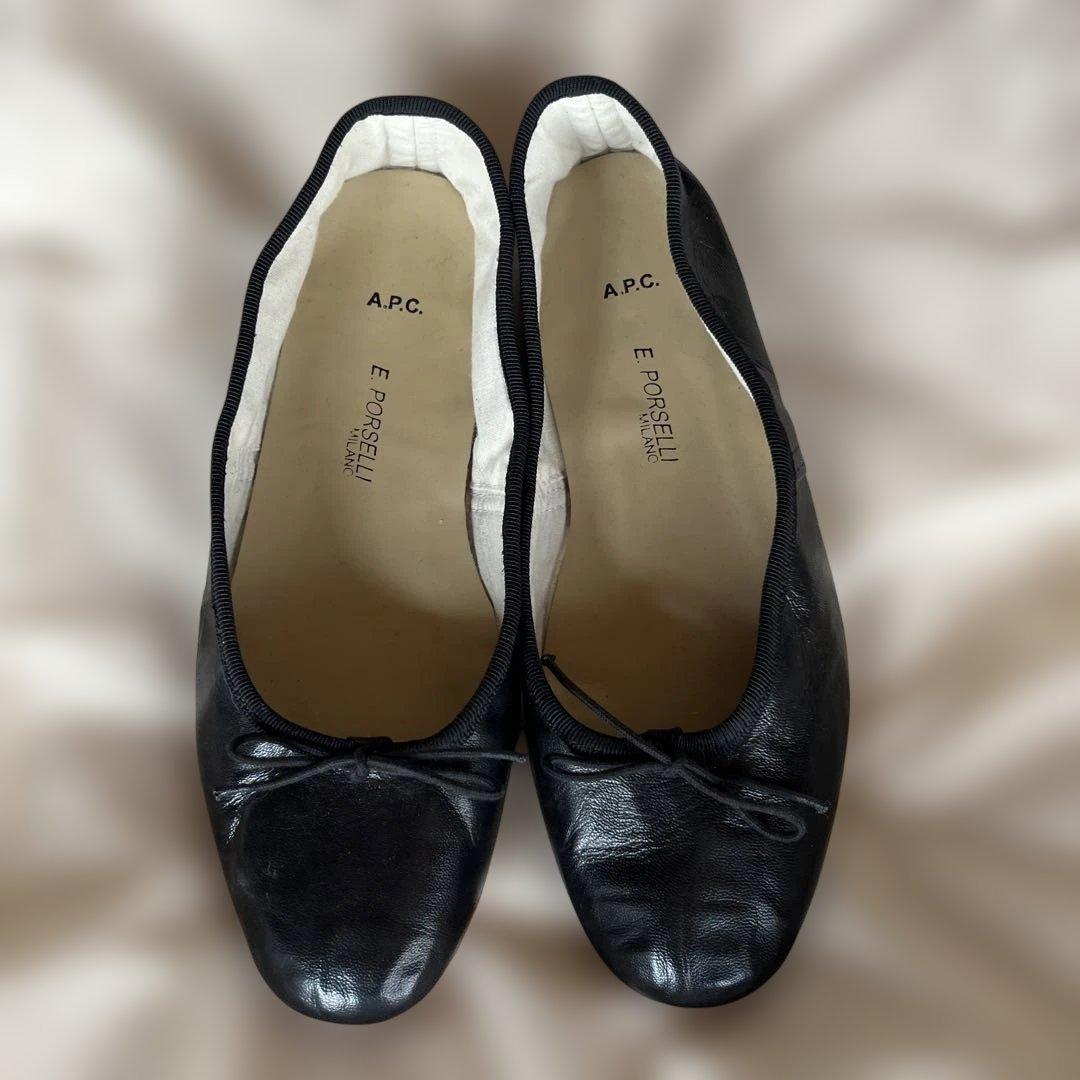 A.P.C. × E.PORSELLI レザーバレエシューズ ブラック フラット