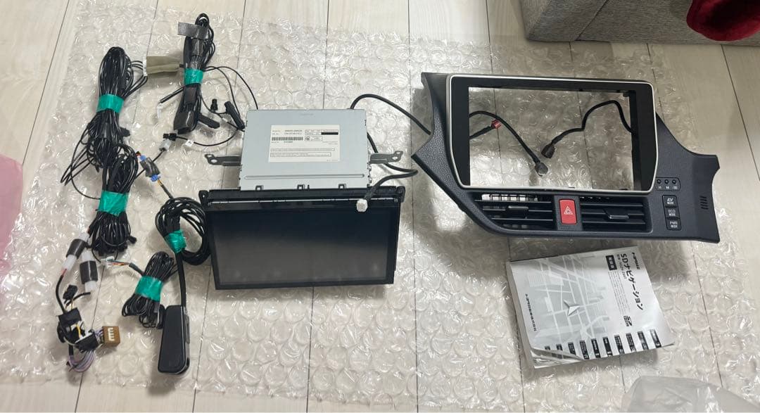 トヨタ純正ナビ カーナビ NSZN-Z66T パネルと配線