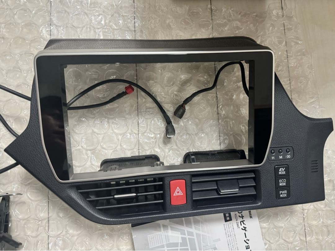 トヨタ純正ナビ カーナビ NSZN-Z66T パネルと配線