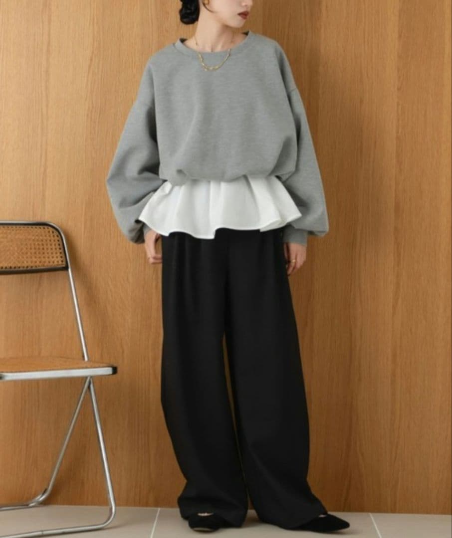 hinari ボンディングショートスウェット&リブフリルキャミ