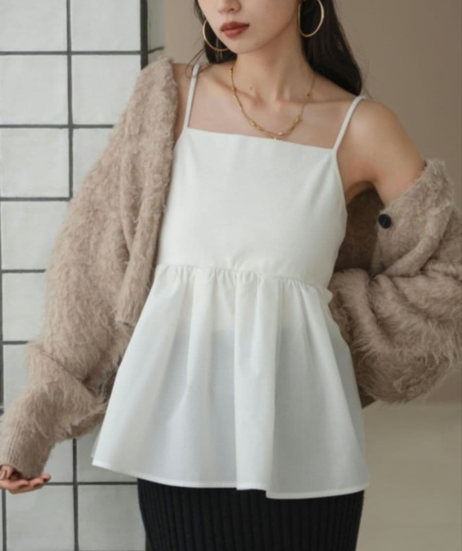 hinari ボンディングショートスウェット&リブフリルキャミ