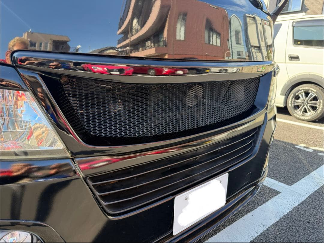 NV350 E26 キャラバン　グリルとアイライン　黒　とてもかっこいいですよー