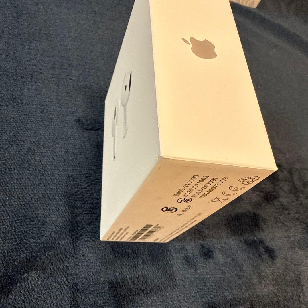 Apple AirPods 4 本体 USB-C充電ケース付き【新品・未開封】