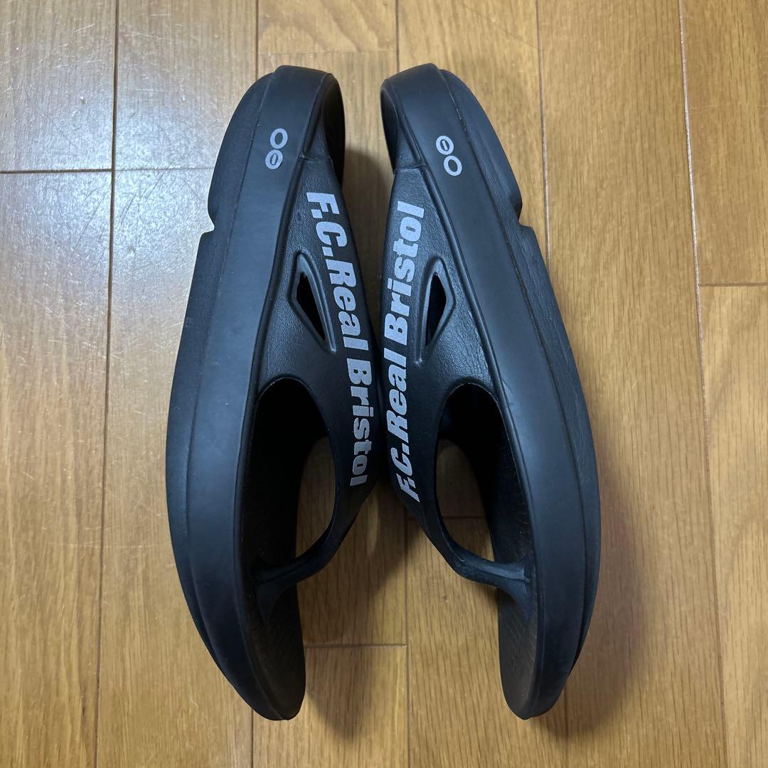【トモ】OOFOS、F.C. Real Bristolサンダル