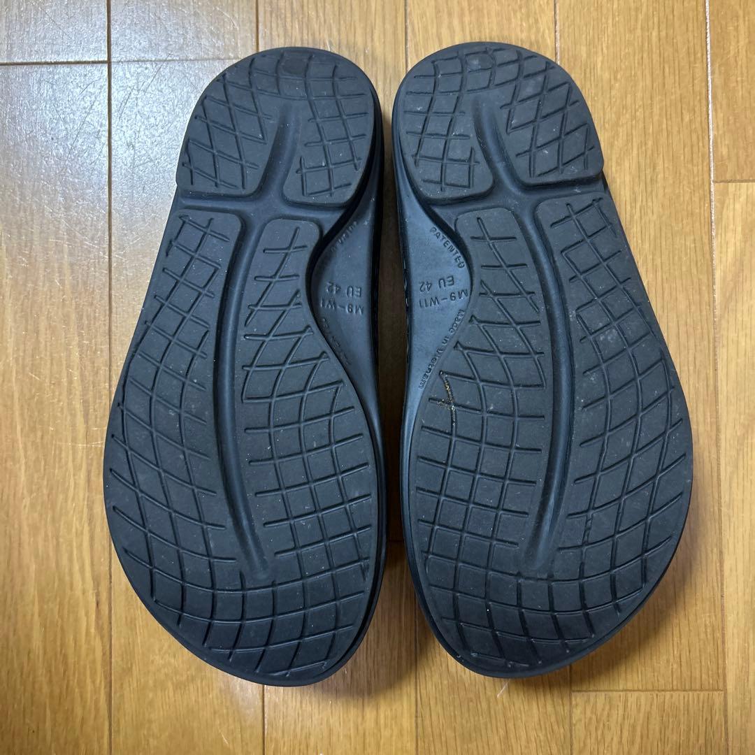 【トモ】OOFOS、F.C. Real Bristolサンダル