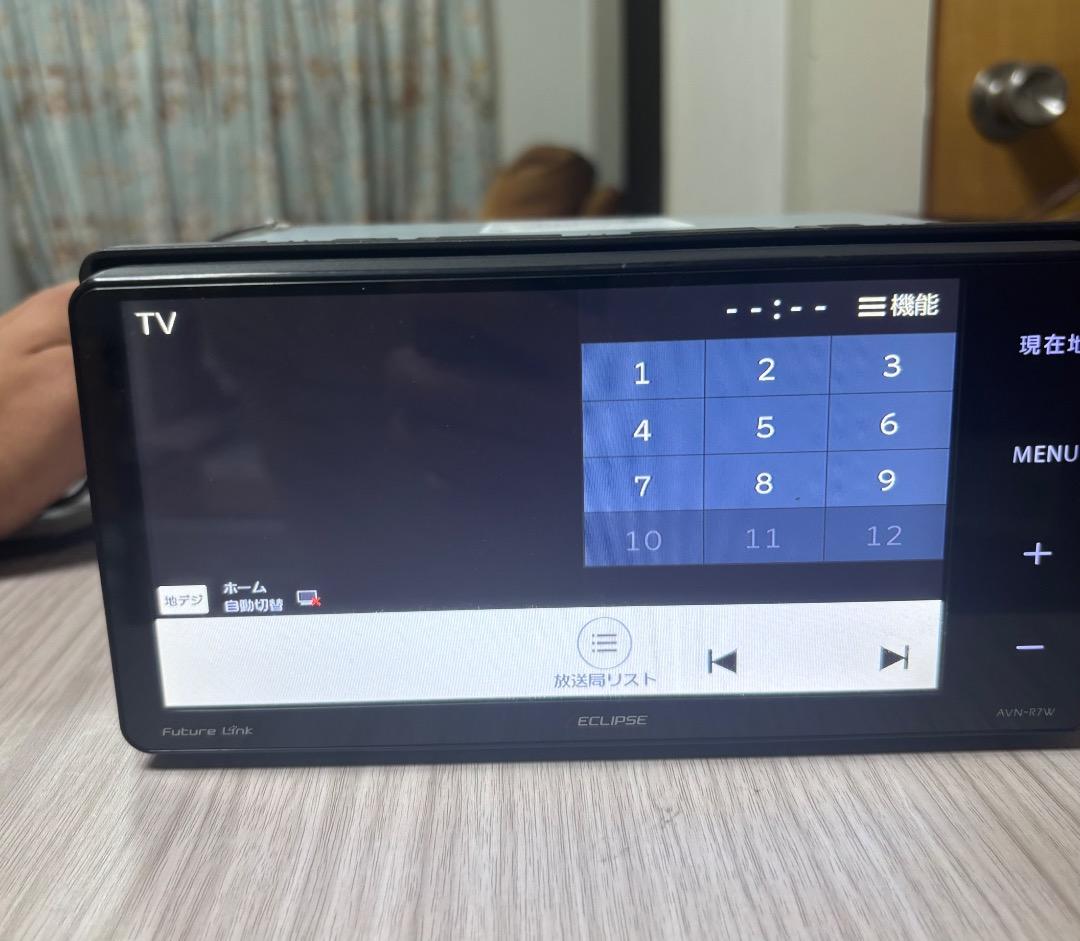 カーナビ AVN-R7W