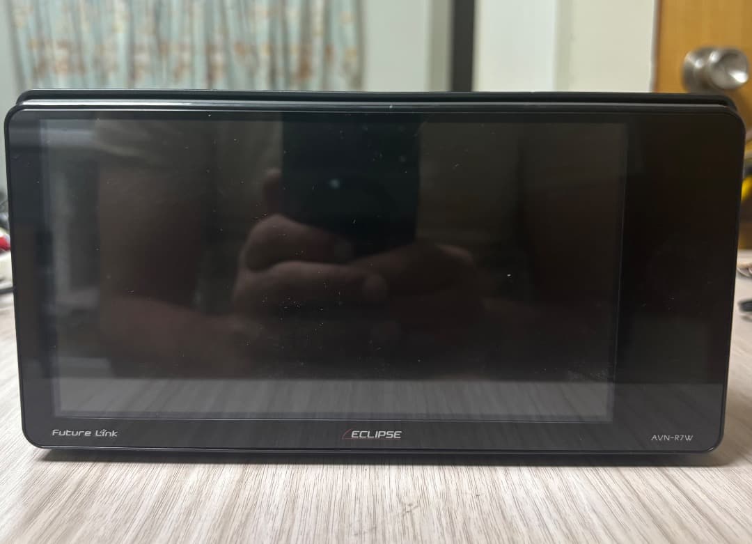 カーナビ AVN-R7W
