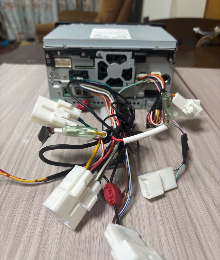 カーナビ AVN-R7W