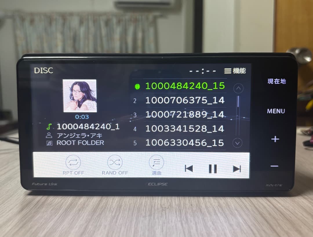 カーナビ AVN-R7W