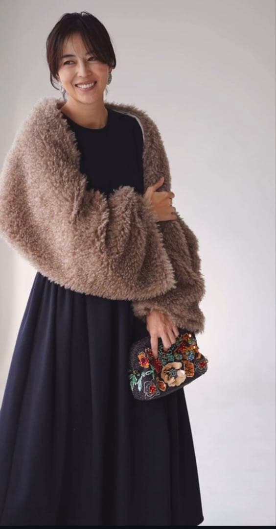 新品未使用　the9shop far wrap me グレージュ