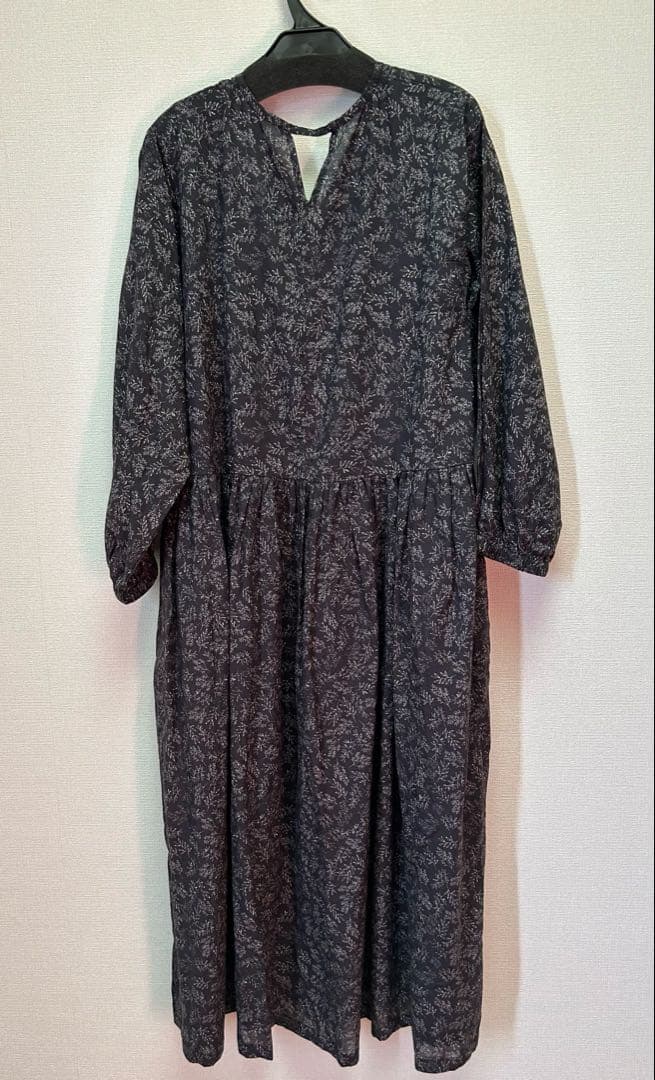 BEARDSLEYビアズリー リーフプリントギャザーワンピース　花柄