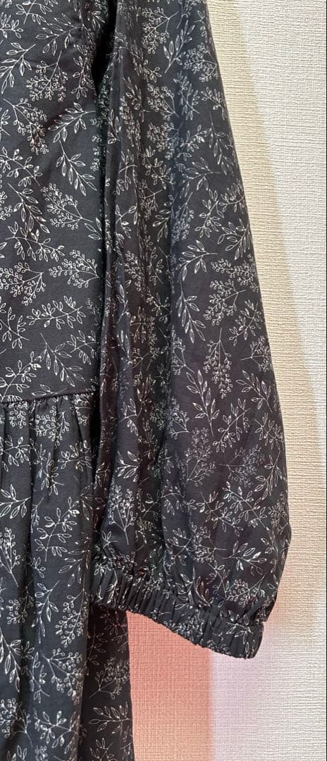 BEARDSLEYビアズリー リーフプリントギャザーワンピース　花柄