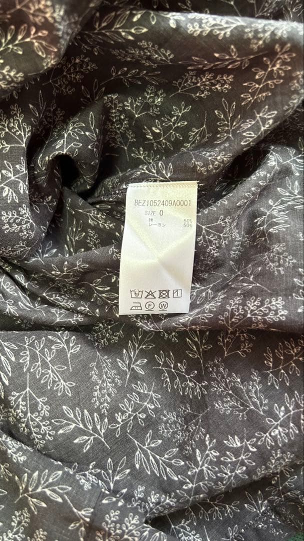 BEARDSLEYビアズリー リーフプリントギャザーワンピース　花柄