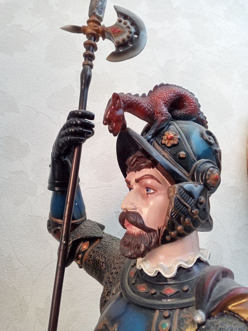 アイヴァンホー黒騎士像