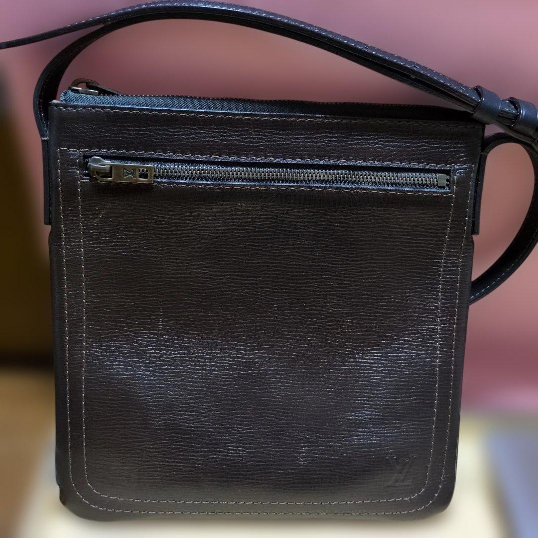 LOUIS VUITTON ユタポシェットシャウニーショルダーバック