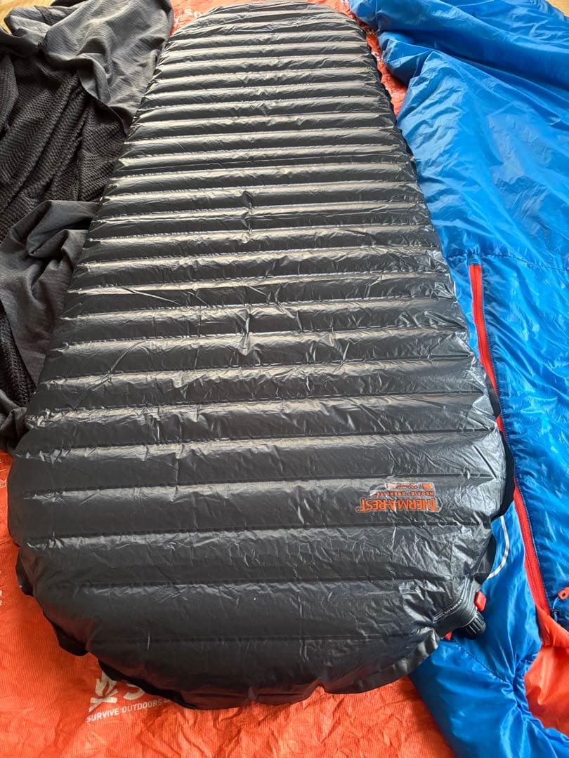 サーマレスト Therm-A-Restネオエアーウーバーライト Sサイズ　美品