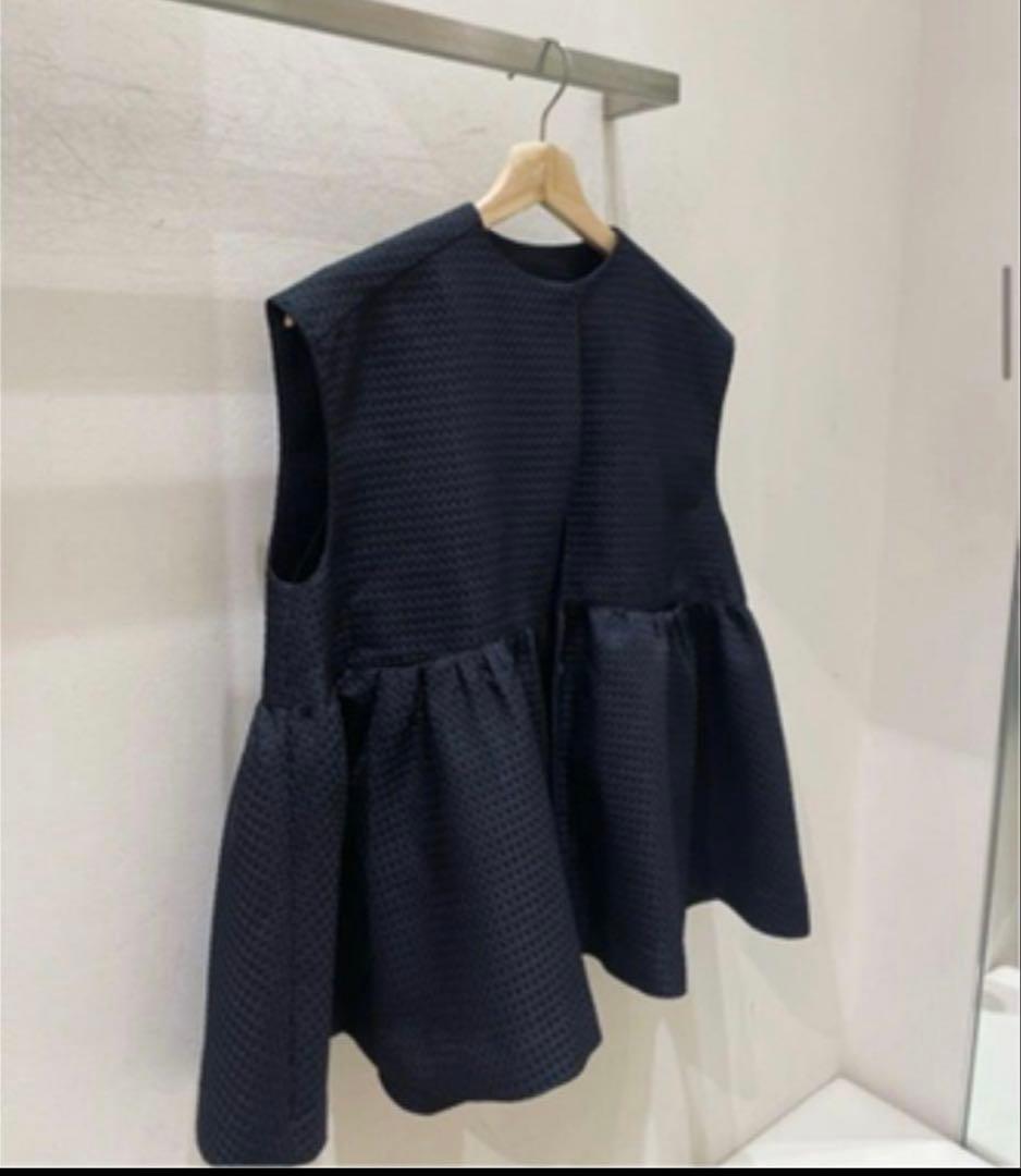 ella selectshop エラ　ドビークロスフリルジレ　ブラック　ペムラム