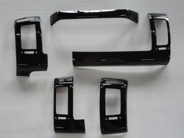 デリカ D5 ピアノブラックパネル