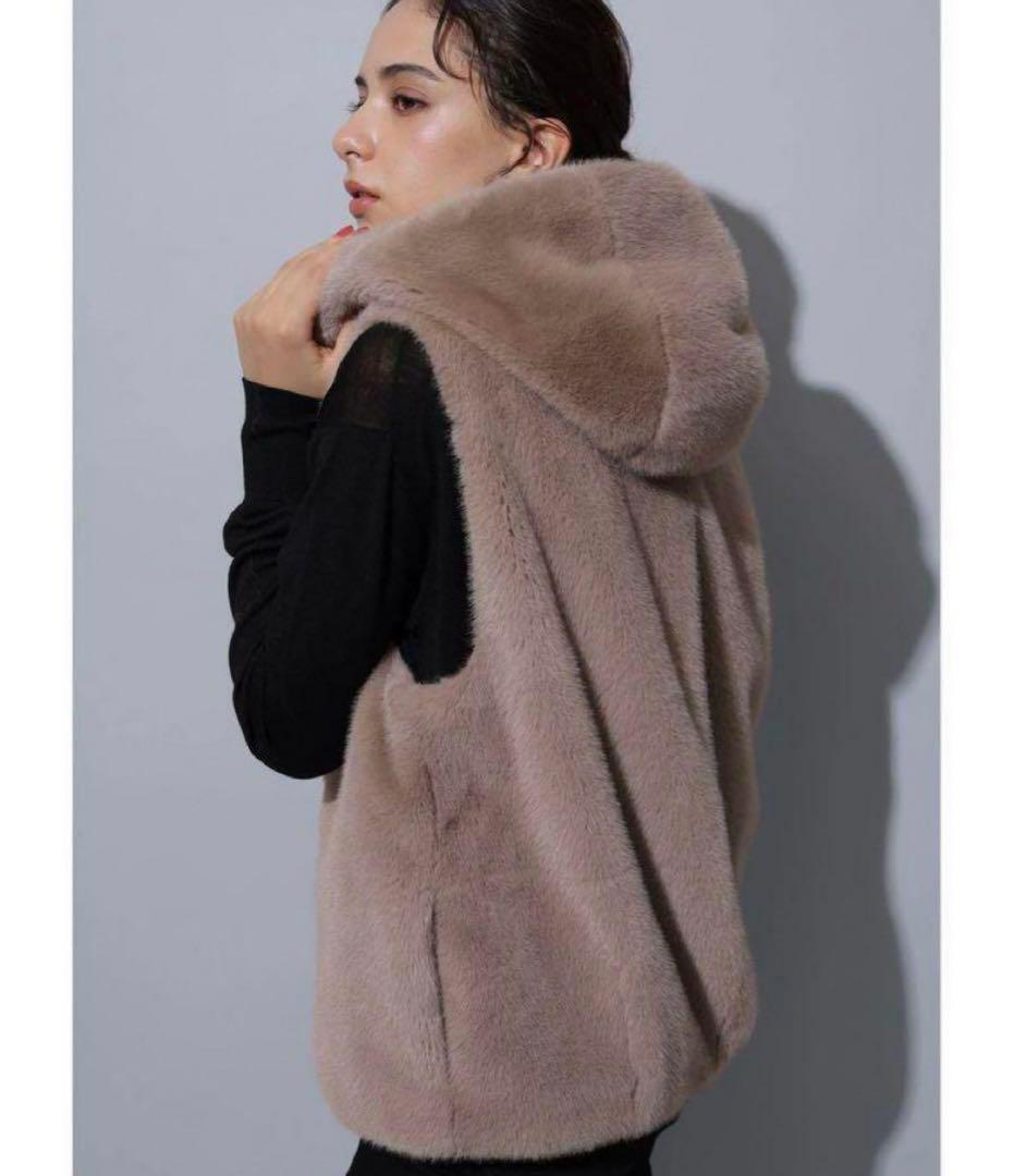 アルページュストーリー　ファーフードジップベスト