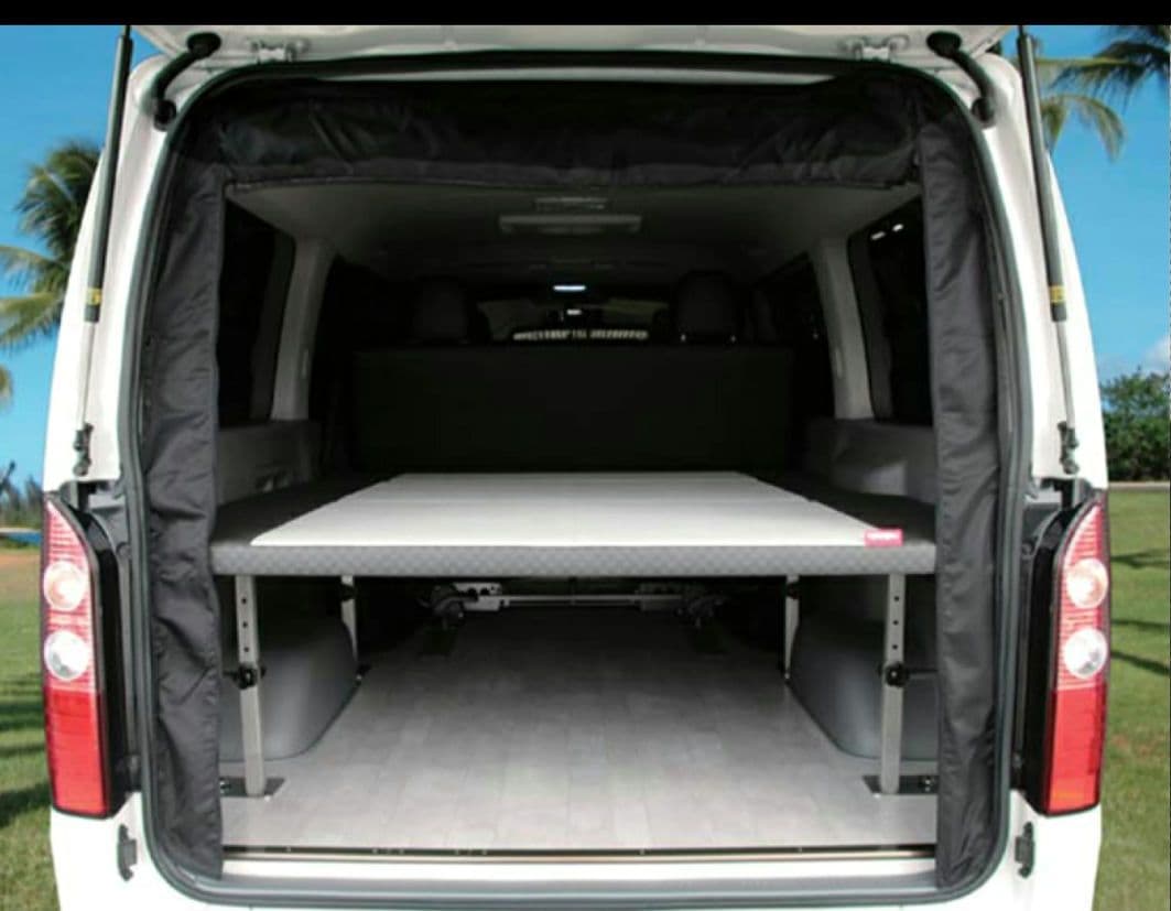 UI Vehicle ハイエース200 防虫ネット