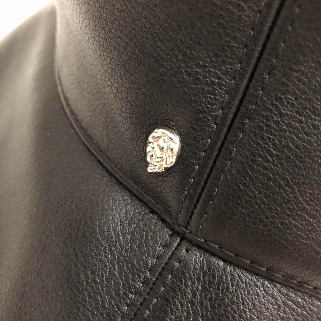 ★極美品★ヘレンカミンスキー レザーバケットハット メタルチャーム ロゴ