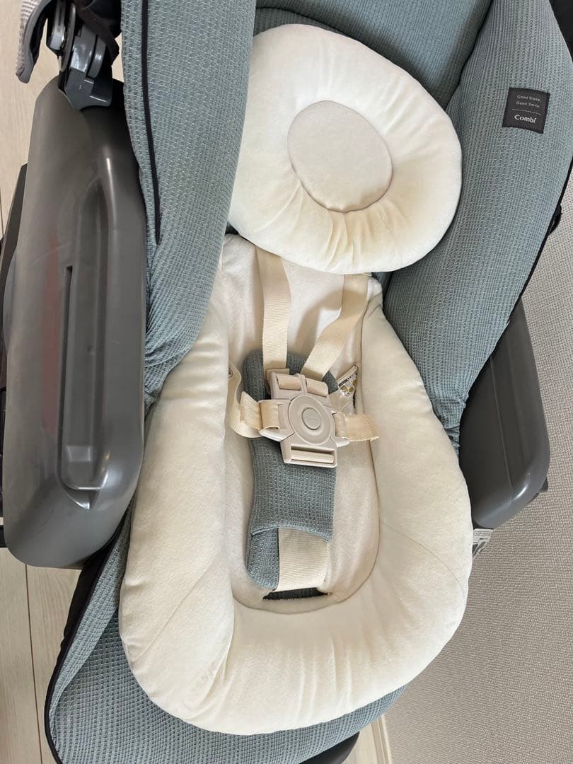 【ほぼ新品】コンビ ホワイトレーベル ネムリラ AUTO SWING