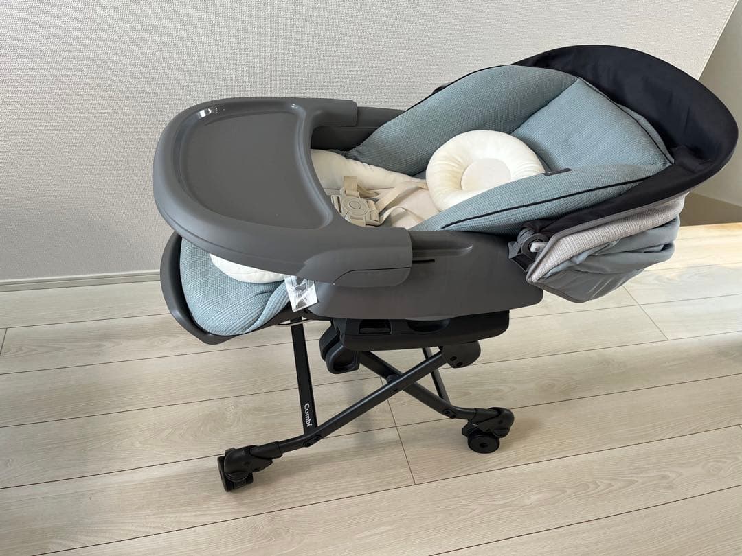 【ほぼ新品】コンビ ホワイトレーベル ネムリラ AUTO SWING