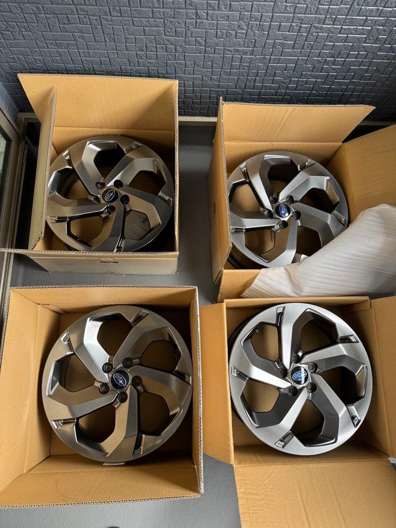 SKフォレスターSTIスポーツ　純正ホイール①