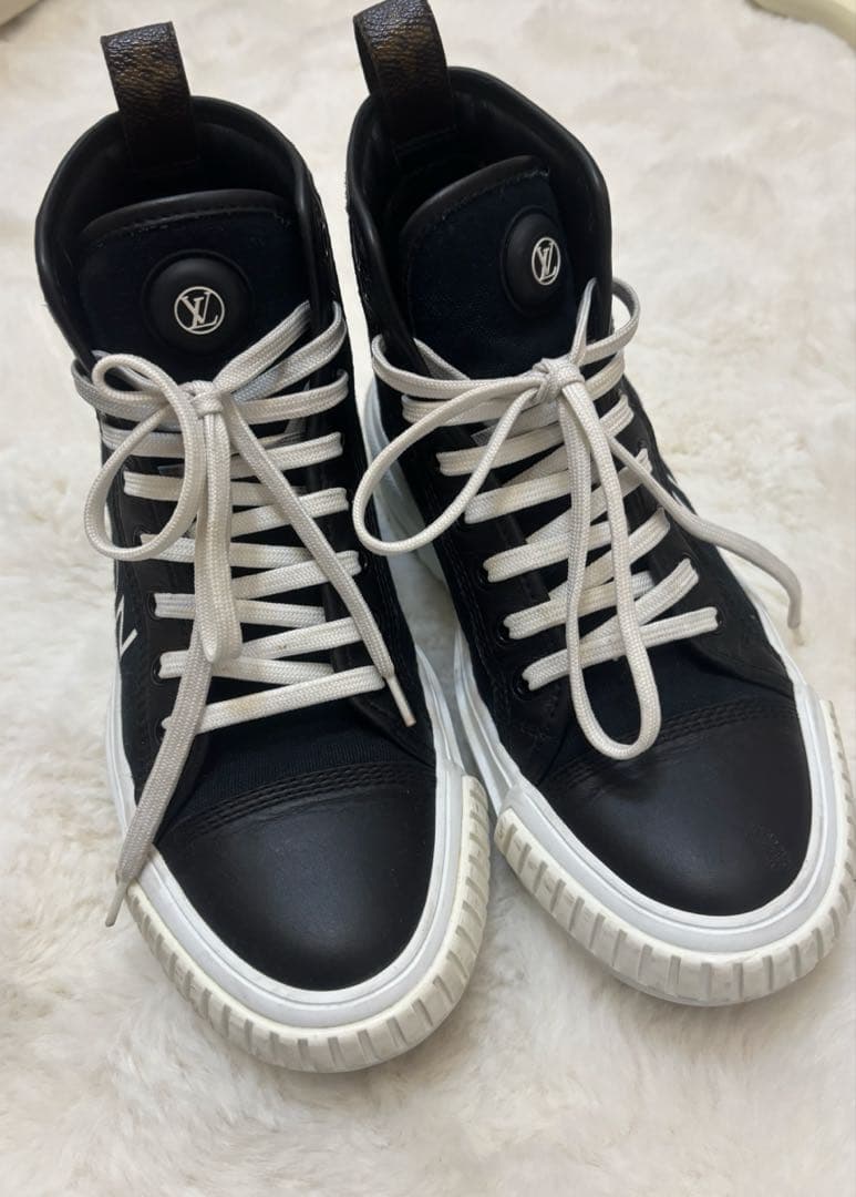 LOUIS VUITTON ハイカットスニーカー