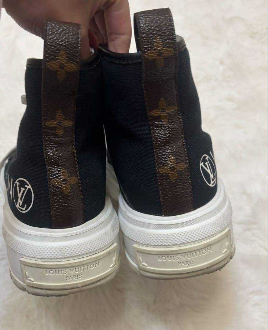 LOUIS VUITTON ハイカットスニーカー