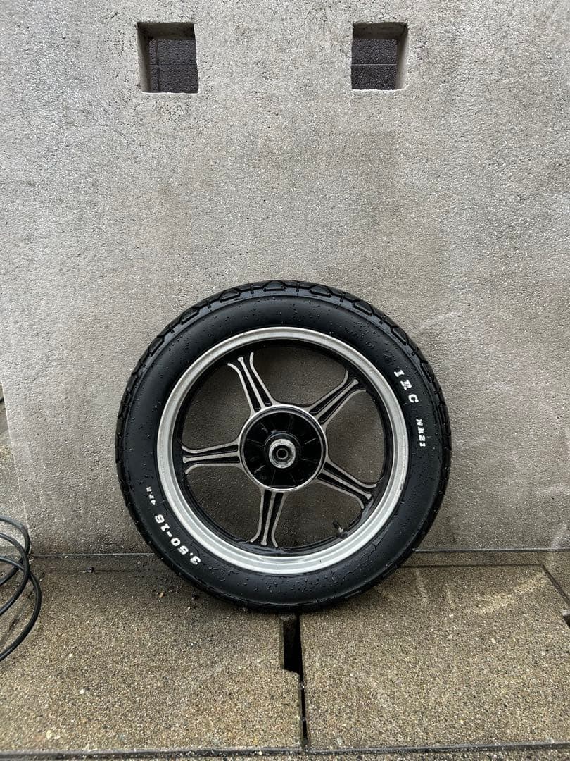 gn125-2f 16インチ リアホイール タイヤ付き 3.50-16 美品