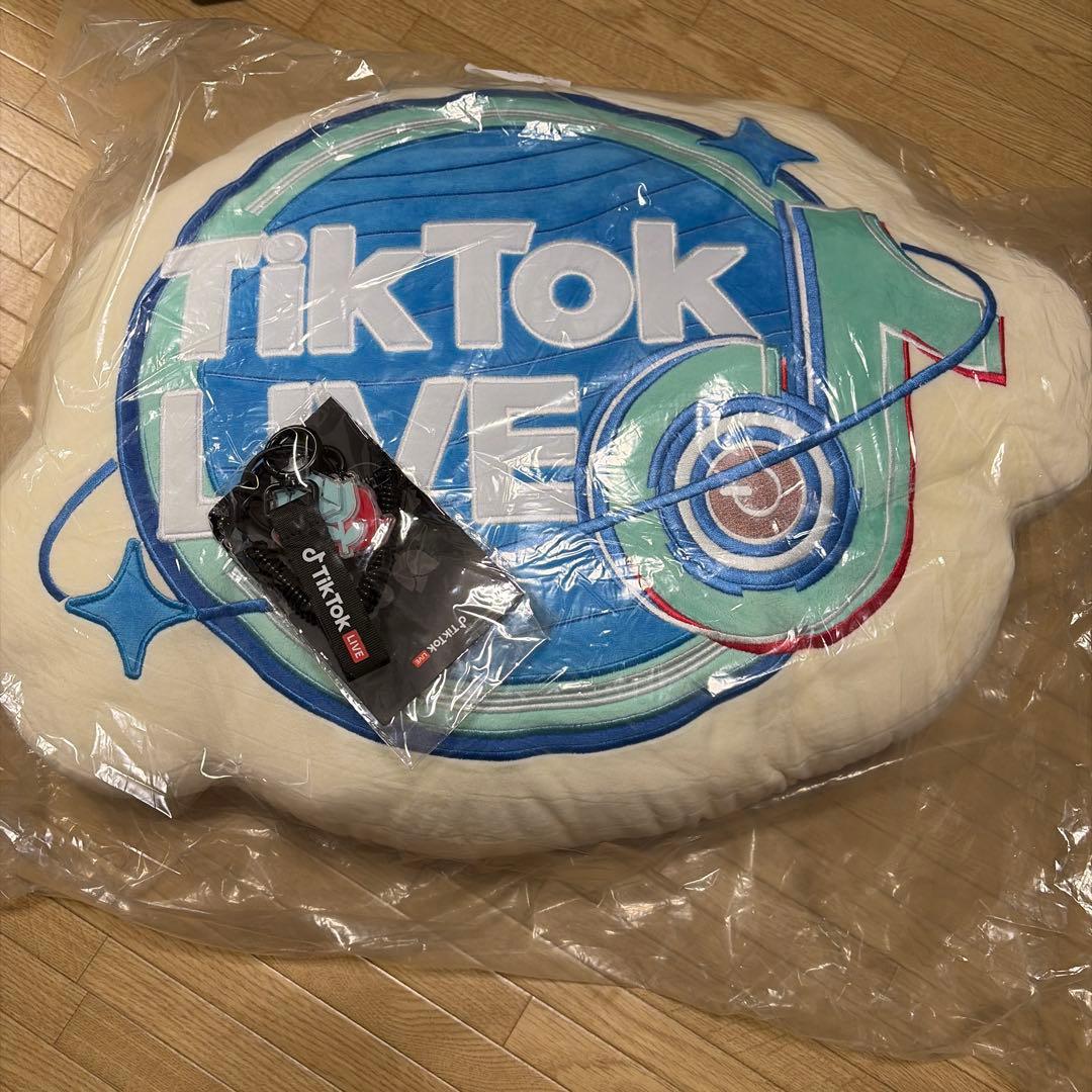 新品未開封　TikTok LIVE クッション　キーホルダー　セット