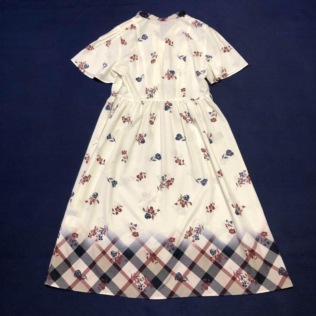 美品　バーバリー　花柄 半袖ロングワンピース ホワイト★★★