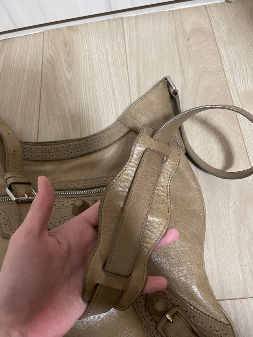 正規品　balenciaga シティ　ショルダーバッグ　ベージュ　city
