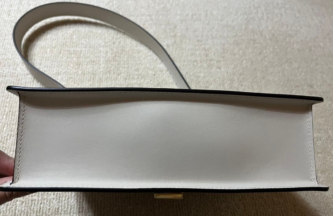 GUCCI グッチ シルヴィ ショルダーバック 421882