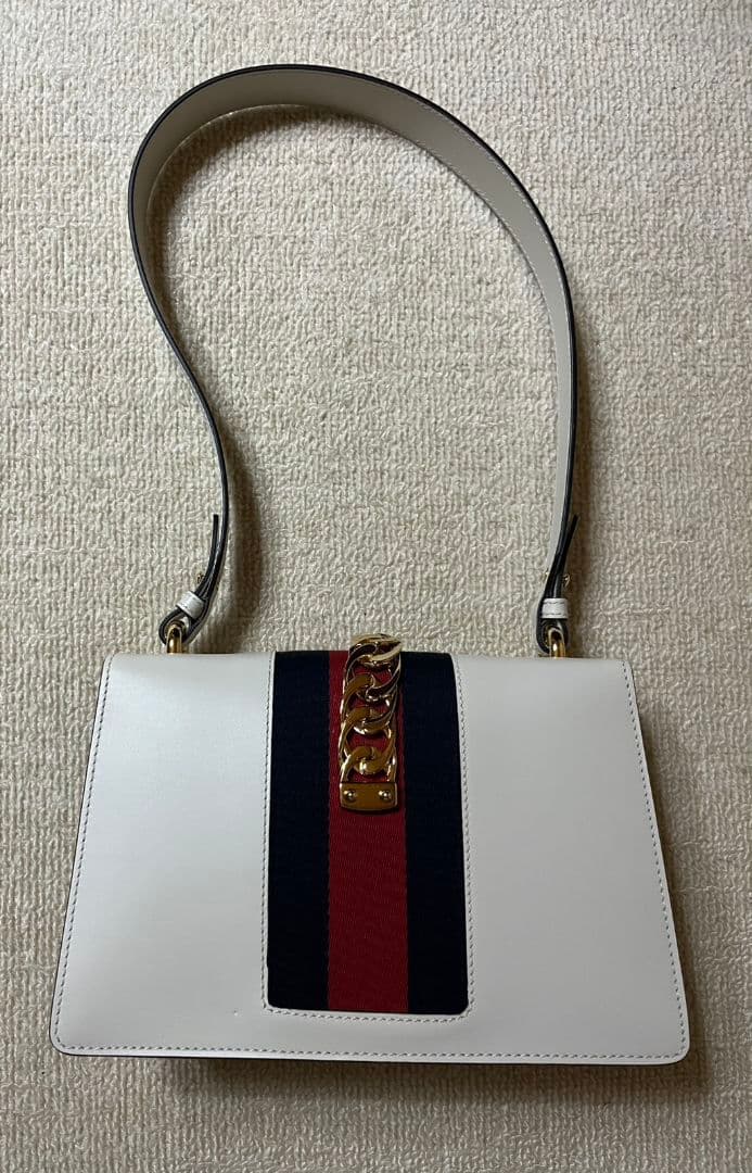 GUCCI グッチ シルヴィ ショルダーバック 421882