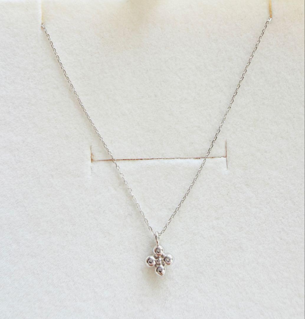 カナル4°C K10フラワーモチーフ　ホワイトゴールドネックレス　花