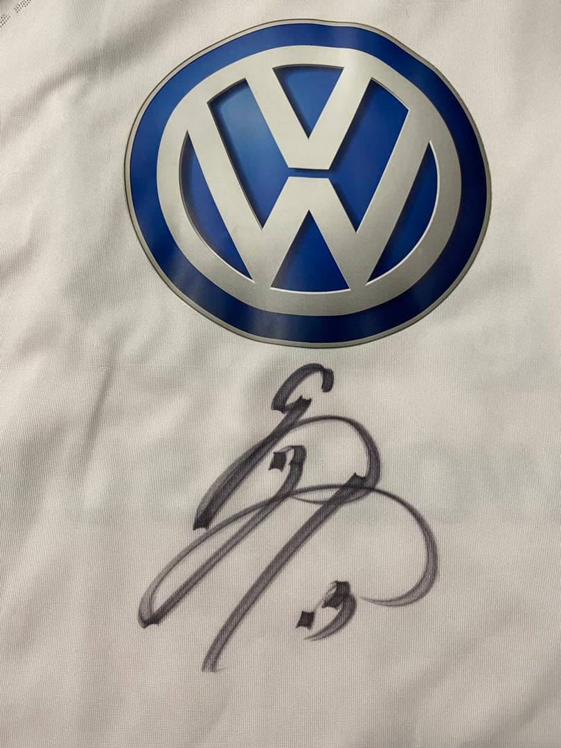 長谷部誠　直筆サイン入りヴォルフスブルクユニフォーム 直筆サインポストカード付き