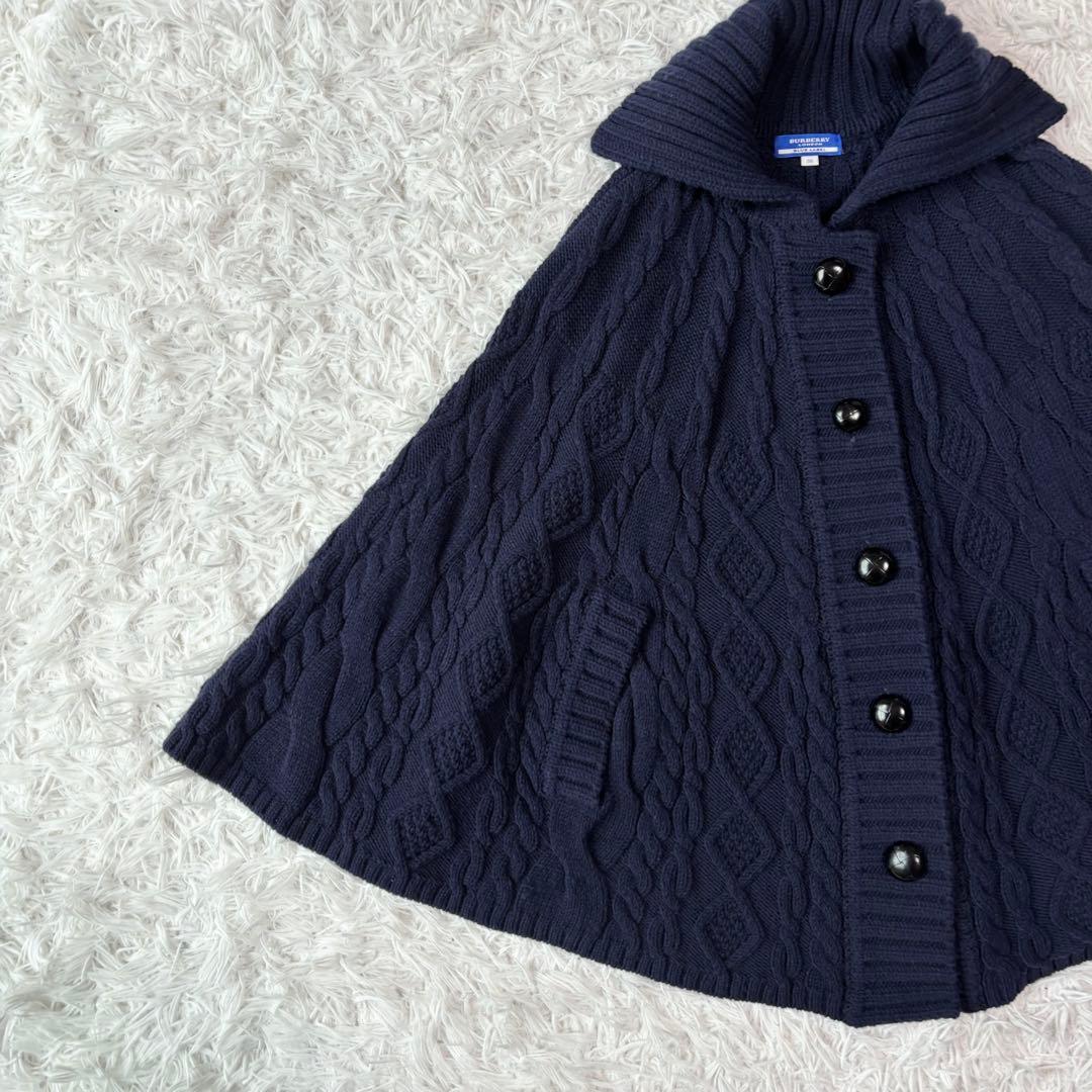 極美品✨バーバリーブルーレーベル ポンチョ ケーブルニット 胡桃ボタン ネイビー