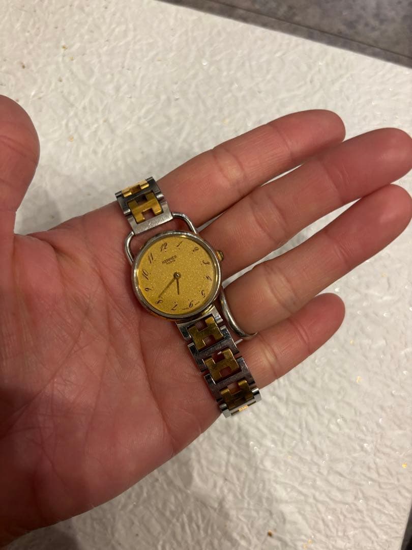 エルメスのアナログ腕時計