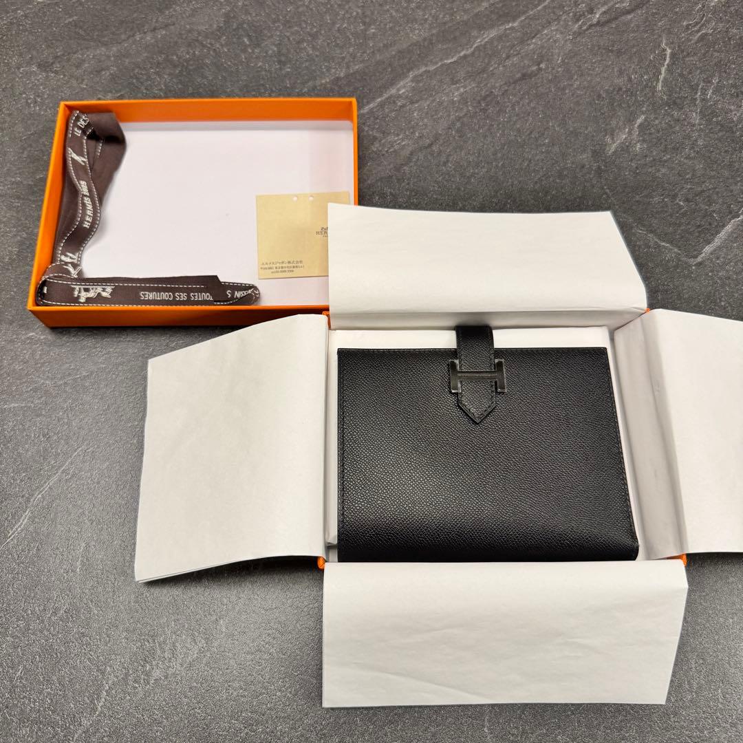 定価以下【新品/未使用】HERMES べアンコンパクト モノクローム (K刻印)