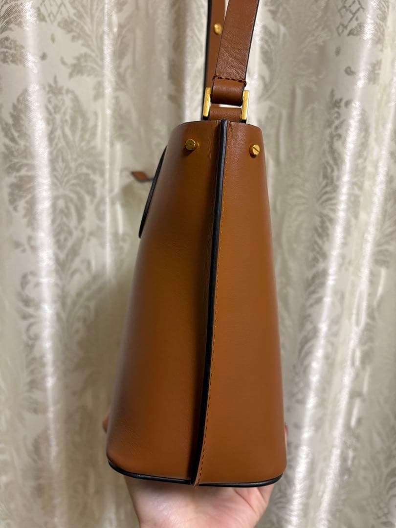 し*み様 【美品】ヴァレンティノ　ショルダーバッグ