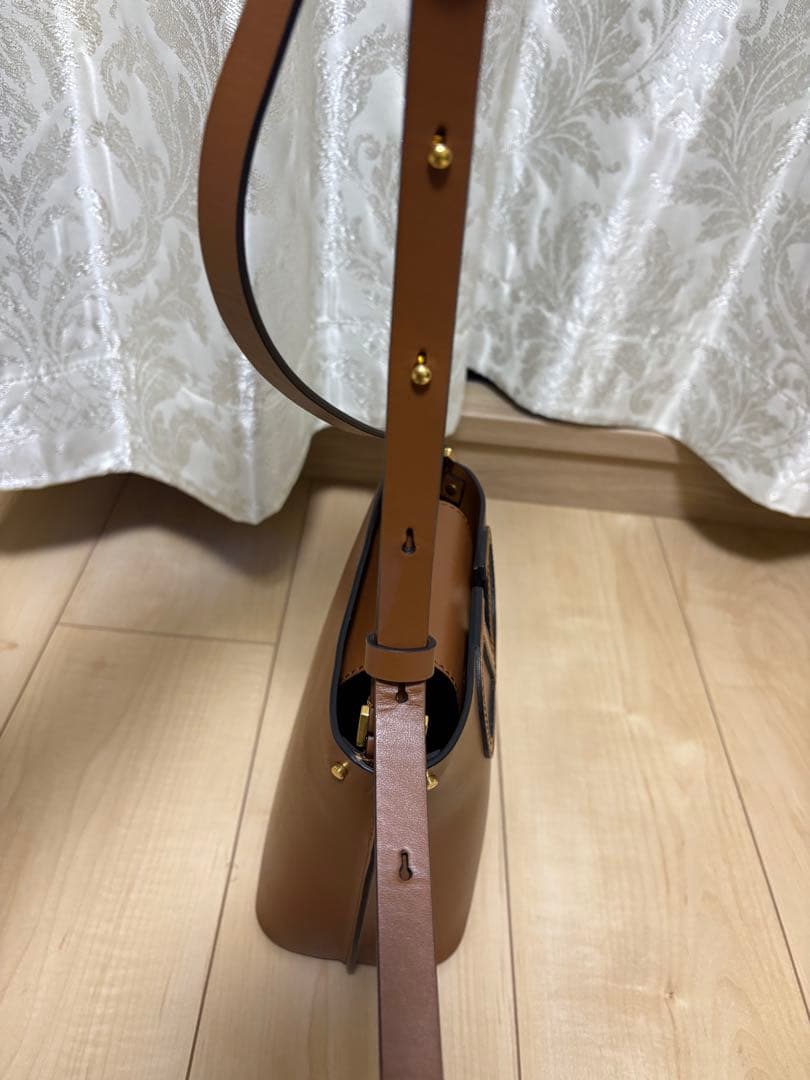 し*み様 【美品】ヴァレンティノ　ショルダーバッグ