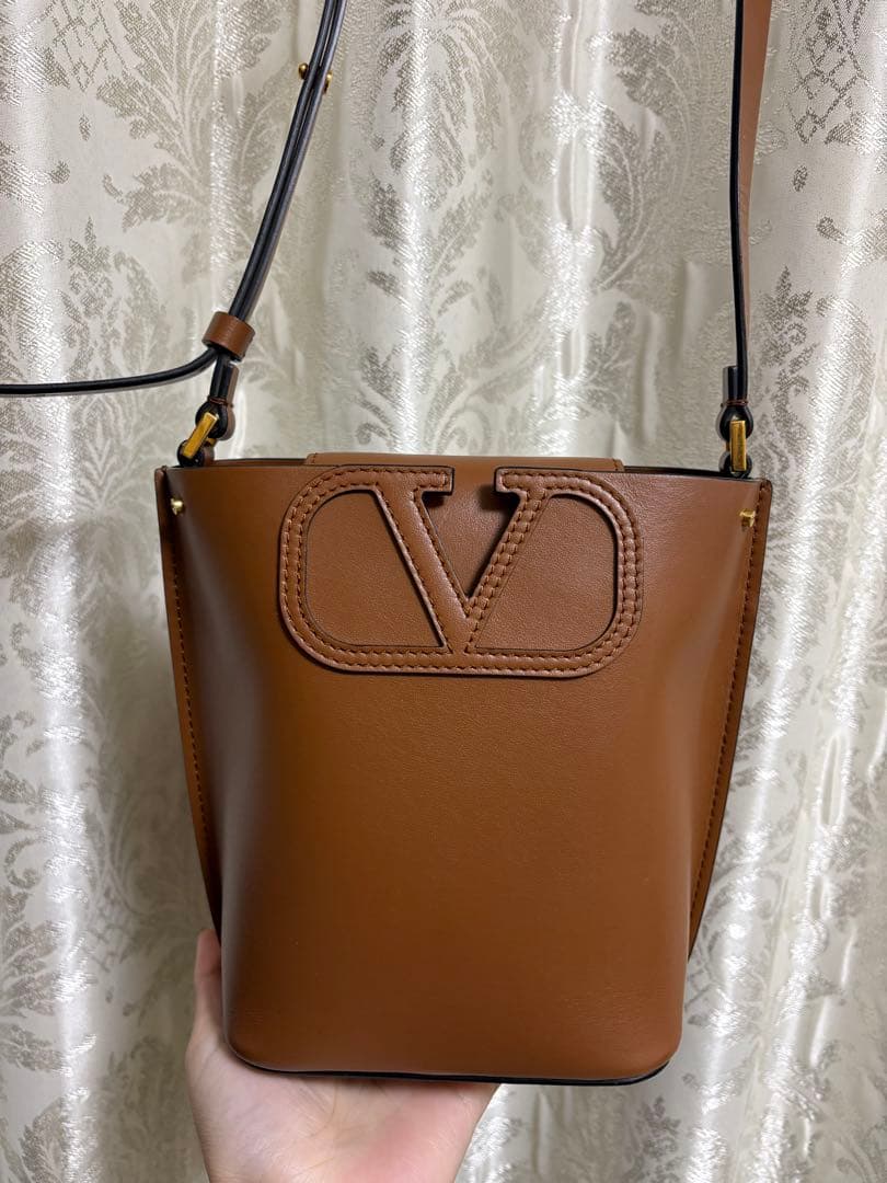 し*み様 【美品】ヴァレンティノ　ショルダーバッグ